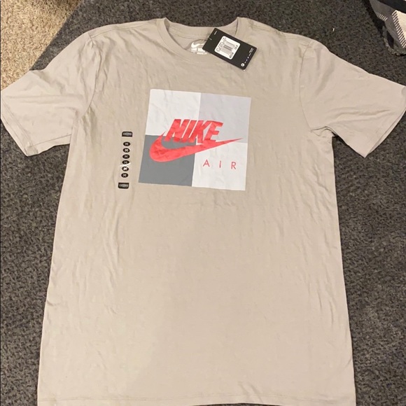 Nike T-shirt - Picture 1 of 4